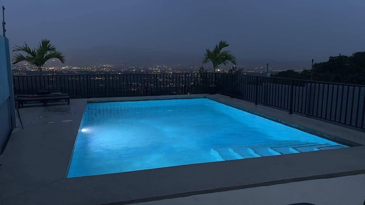 حمام سباحة
