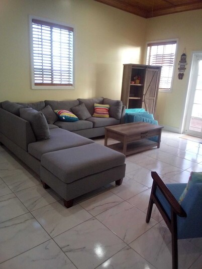 4BR Luxury Beach House in Exuma – 50ft to Calm Water, Sleeps 10