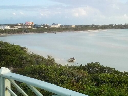 Anchorage - 4BR Luxury Beach House in Exuma – 50ft to calm water, Sleeps 10