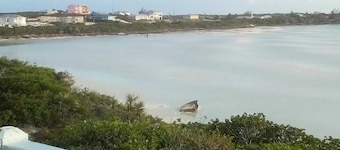 Anchorage - 4BR Luxury Beach House in Exuma – 50ft to calm water, Sleeps 10