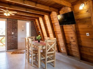 Dining - Vrbo Property (Sierra de la Ventana)