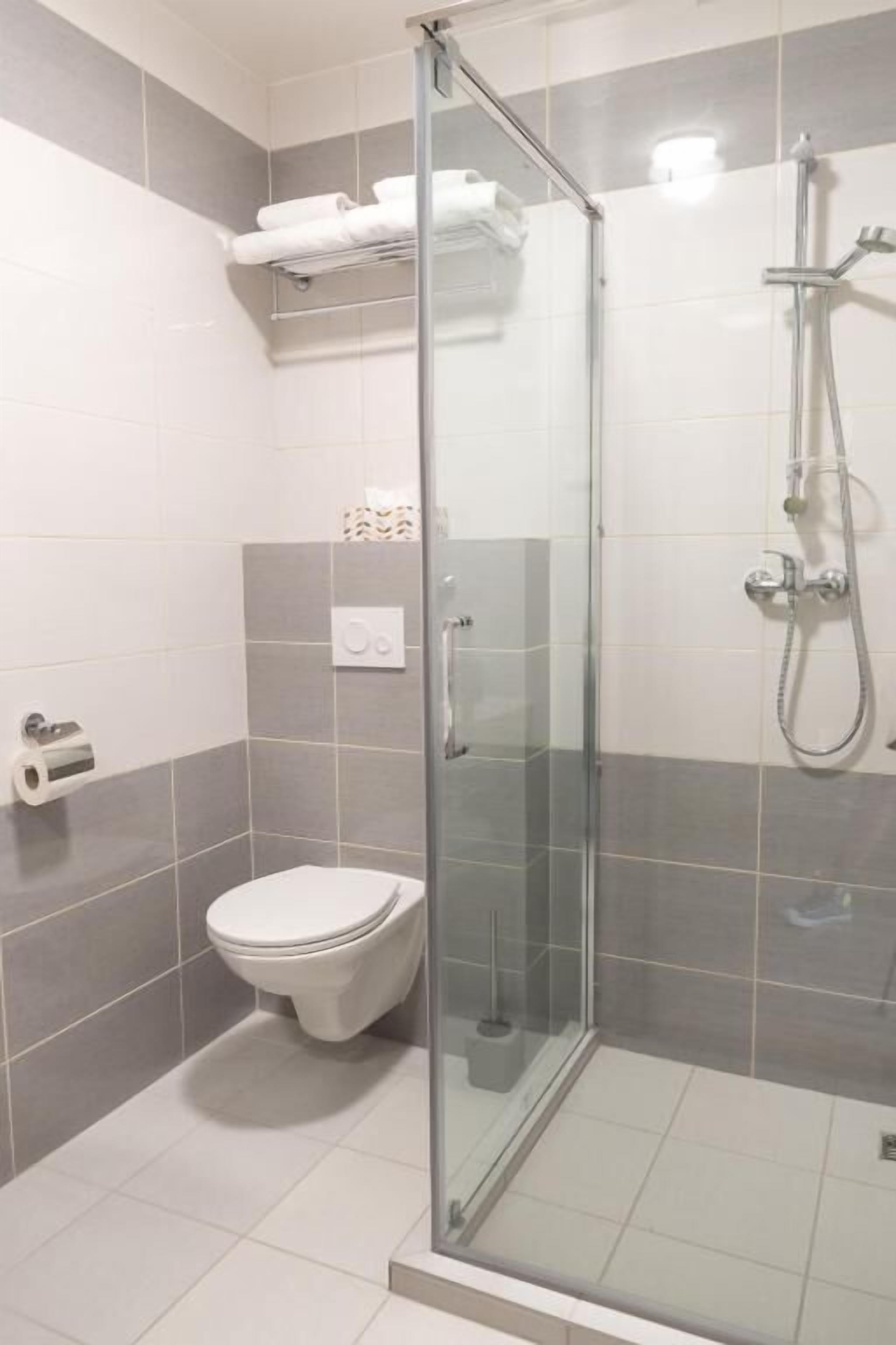 Shower, free toiletries, towels, toilet paper