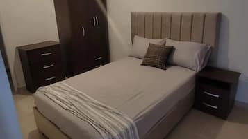 3 bedrooms, iron/ironing board, WiFi, bed sheets