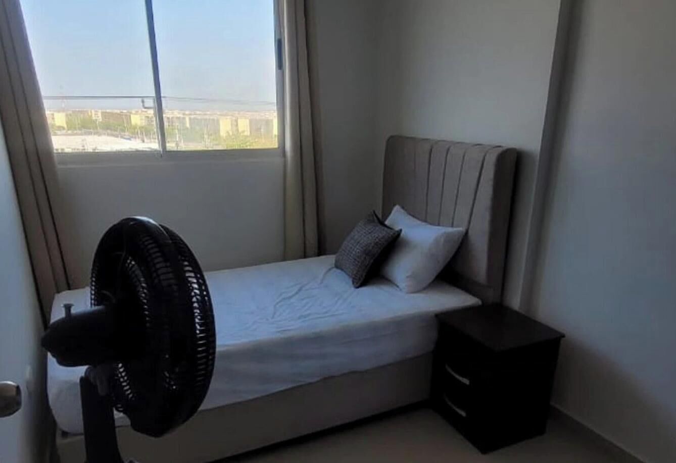 3 habitaciones, tabla de planchar con plancha, wifi y ropa de cama 