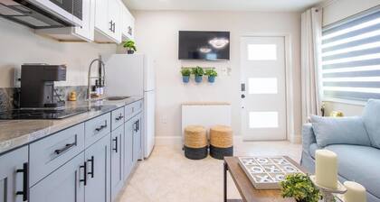 The Longwood Escape • Modern Private Guesthouse Near Orlando