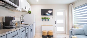 The Longwood Escape • Modern Private Guesthouse Near Orlando
