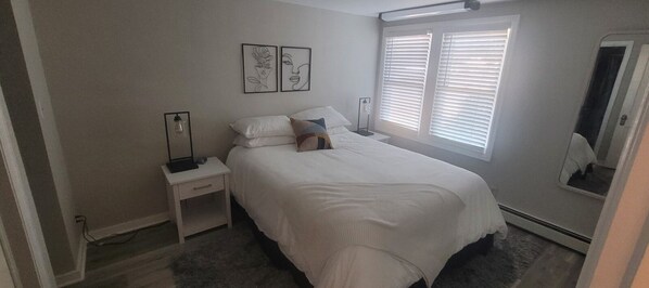 Iron/ironing board, Internet, bed sheets