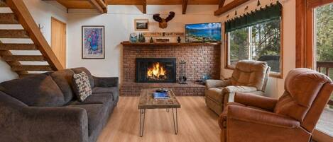 TV, fireplace
