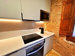 Private kitchen - 5 minutes away from Sagrada Familia - 2 BR flat (Barcelona)