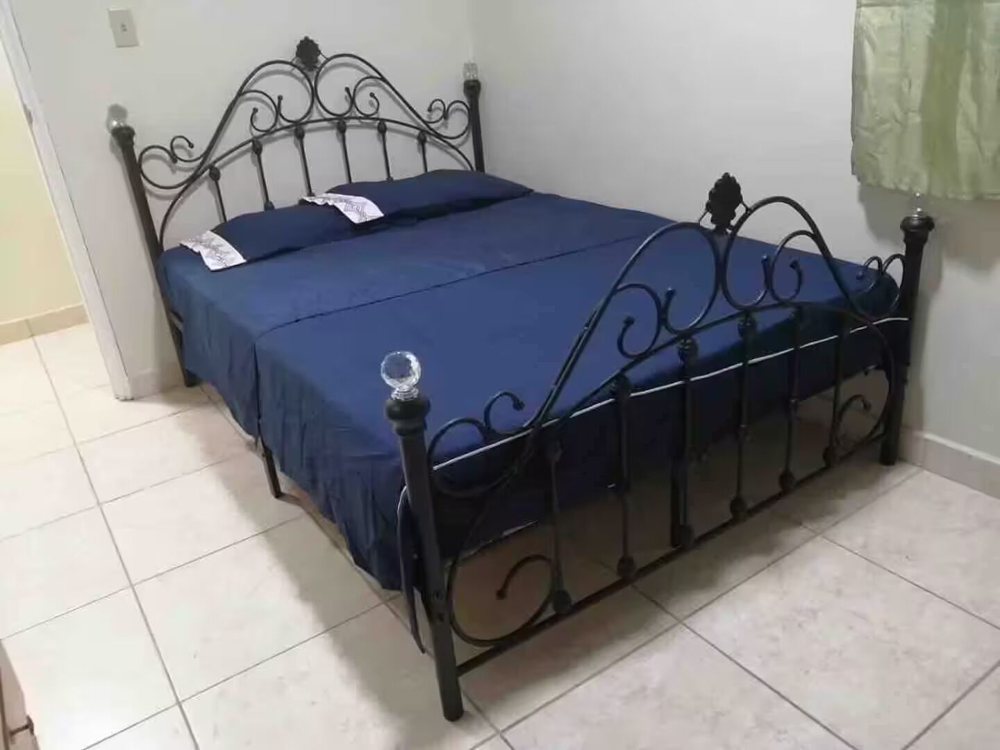 1 habitación, internet y ropa de cama 
