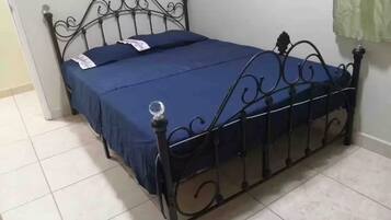 1 habitación, internet y ropa de cama