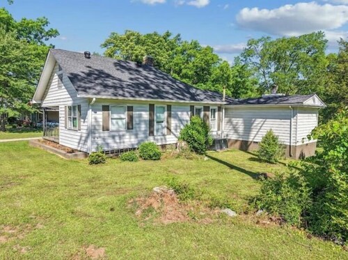 Creekside 3-bedroom house Near Buck-ee's