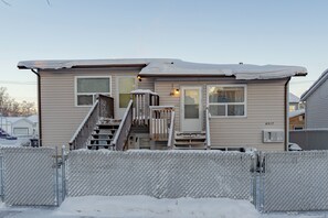 Exterior - THE CANARY NOOK - Your Perfect Northern Getaway (Yellowknife)