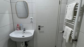 Handtücher, Seife, Toilettenpapier