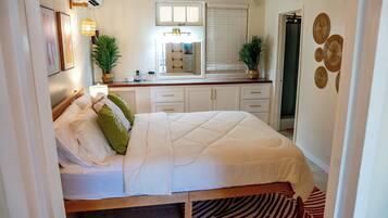 1 bedroom, iron/ironing board, WiFi (free), bed sheets