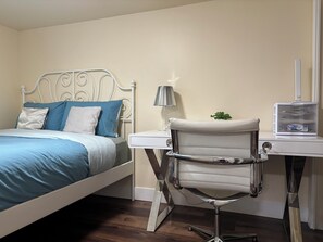 3 bedrooms, iron/ironing board, WiFi, bed sheets - Unbeatable location: Elegant 3 bedroom Garden Suite at Dunbar Vallage's center (Vancouver)