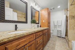 Bathroom - The Royal Palms Estate-Amazing 11-bedroom in perfect Phoenix for group getaways (Phoenix)