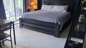 Unclassified image, 2 of 21, button - King bed,waterfront with cold AC in quiet neighborhood (Jacksonville)