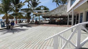 Condo, 2 Bedrooms, Balcony | Property grounds