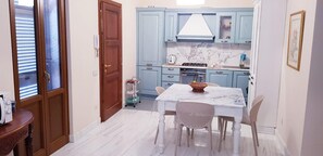 Dining - Elegant Tuscany Apartment near beach and centre of Marina di Massa (Marina di Massa)