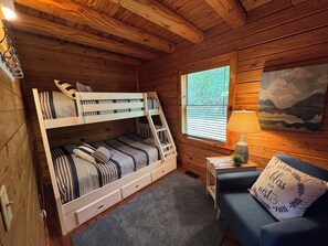 6 quartos, ferros/tábuas de passar roupa, Wi-Fi, roupa de cama