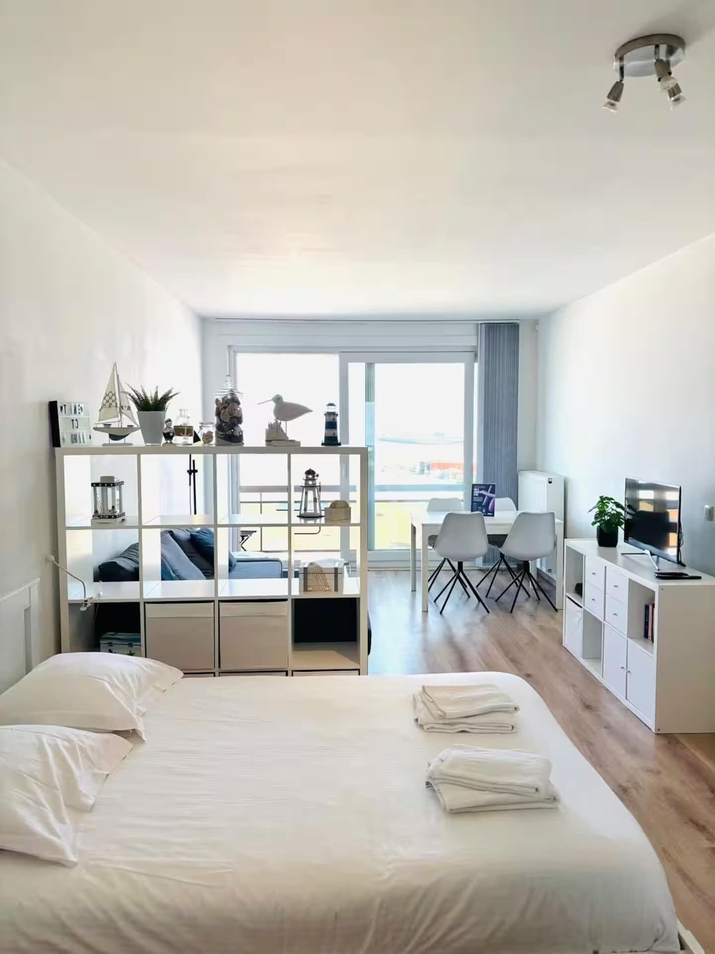 1 chambre, bureau, fer et planche à repasser, Wi-Fi