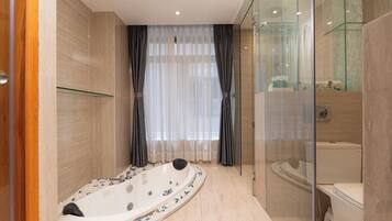 Luxury Villa, City View | Bathroom | Free toiletries, towels, soap, shampoo