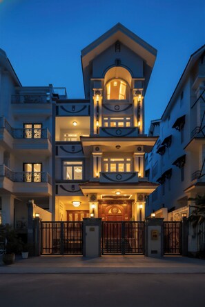 Villa de lujo, vista a la ciudad | Detalle exterior