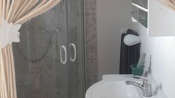 Bruser, håndklæder, Sæbe, Toiletpapir