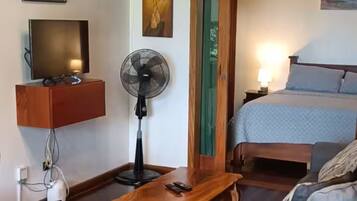 1 habitación, tabla de planchar con plancha, internet y ropa de cama