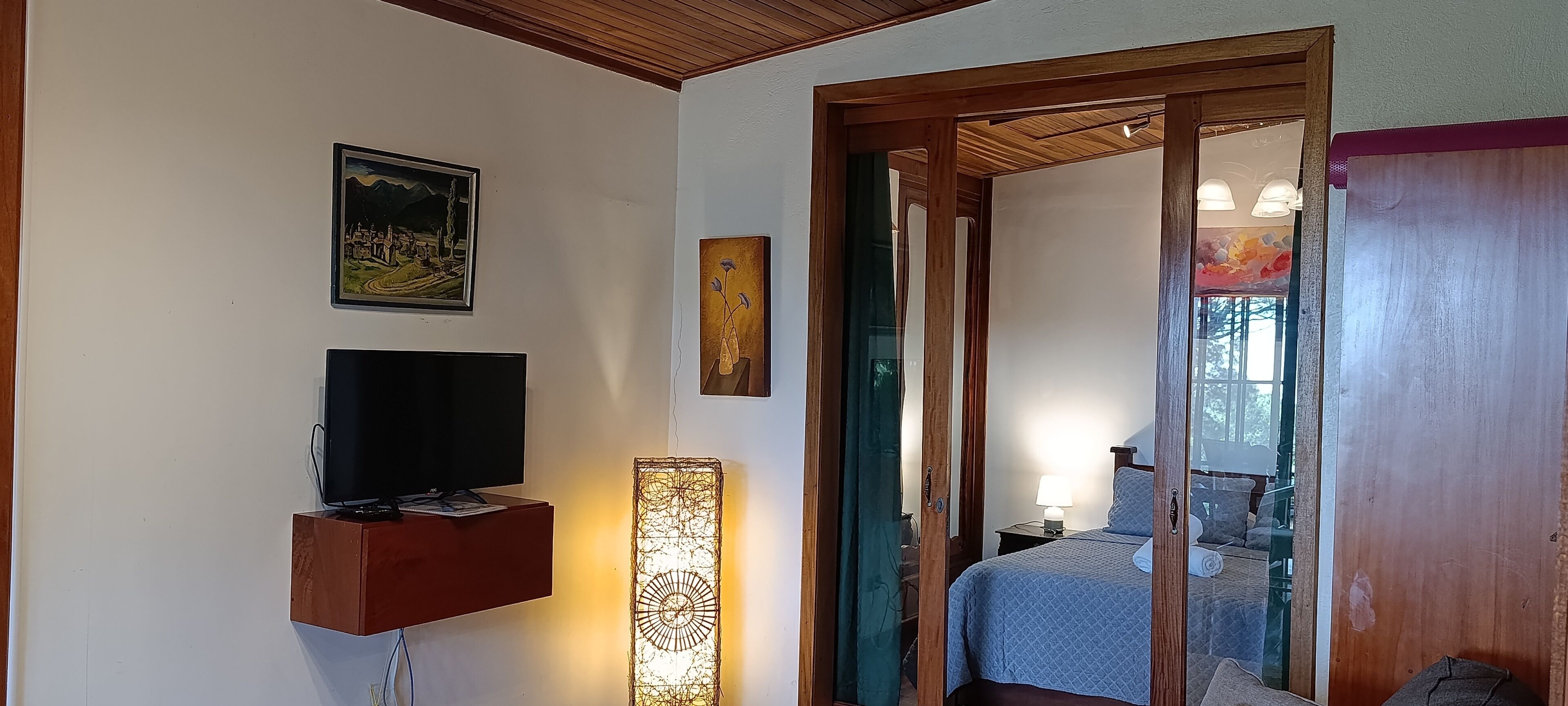 1 slaapkamer, een strijkplank/strijkijzer, internet, beddengoed