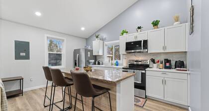 Modern Carriage Home I 2-Bedroom: Near Dulles Airport sleeps 6