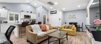 Modern Carriage Home I 2-Bedroom: Near Dulles Airport sleeps 6