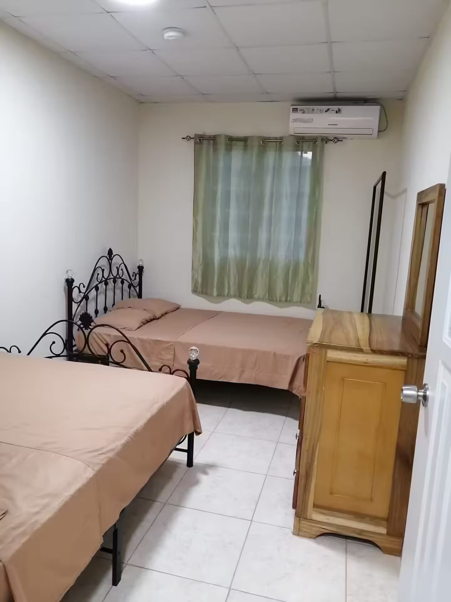 1 habitación y ropa de cama 