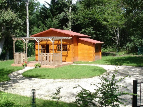 Chalet et lodge au bout d un chemin sans issus, très calme,  à 3 km de Guedelon
