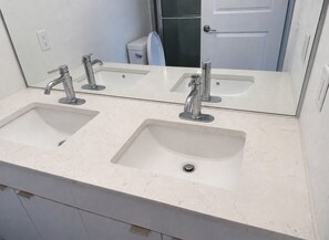 A bathroom with two sinks, a mirror, and a toilet. - FIFA Fan Luxury Suite - Minutes to NYC & Met Life Stadium (Jersey City)