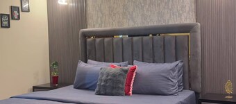 Luxury 2 BHK for families/Free WiFi/Self Check-in/Near F11 Islamabad 