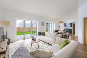 Living room - The Hideaway, morden 3-bedroom bungalow in Tintagel, Cornwall (Tintagel)