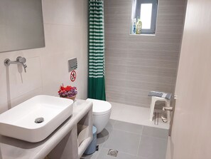 Bathroom - Bright town house (Parikia)