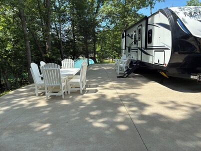 Gated Luxury Glamping at Diamond Acres – Near Grove Marina & Cumberland Falls