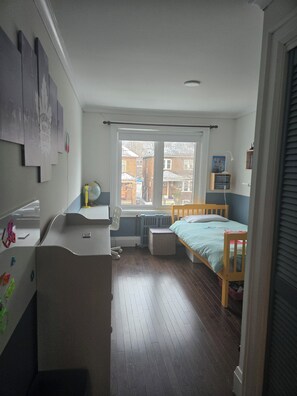 Room - Beautiful beach house in the heart of the Beaches neighborhood (Toronto)
