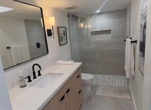 Bathroom - Stylish South Palm Springs Escape (Palm Springs)