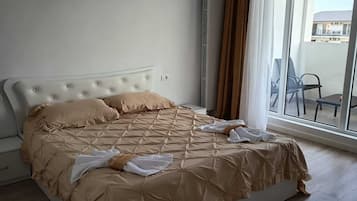 WiFi, bed sheets, wheelchair access