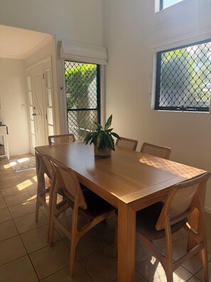 Dining - Beach Stay | Walk to the Surf, Café & Shops (Coolum Beach)