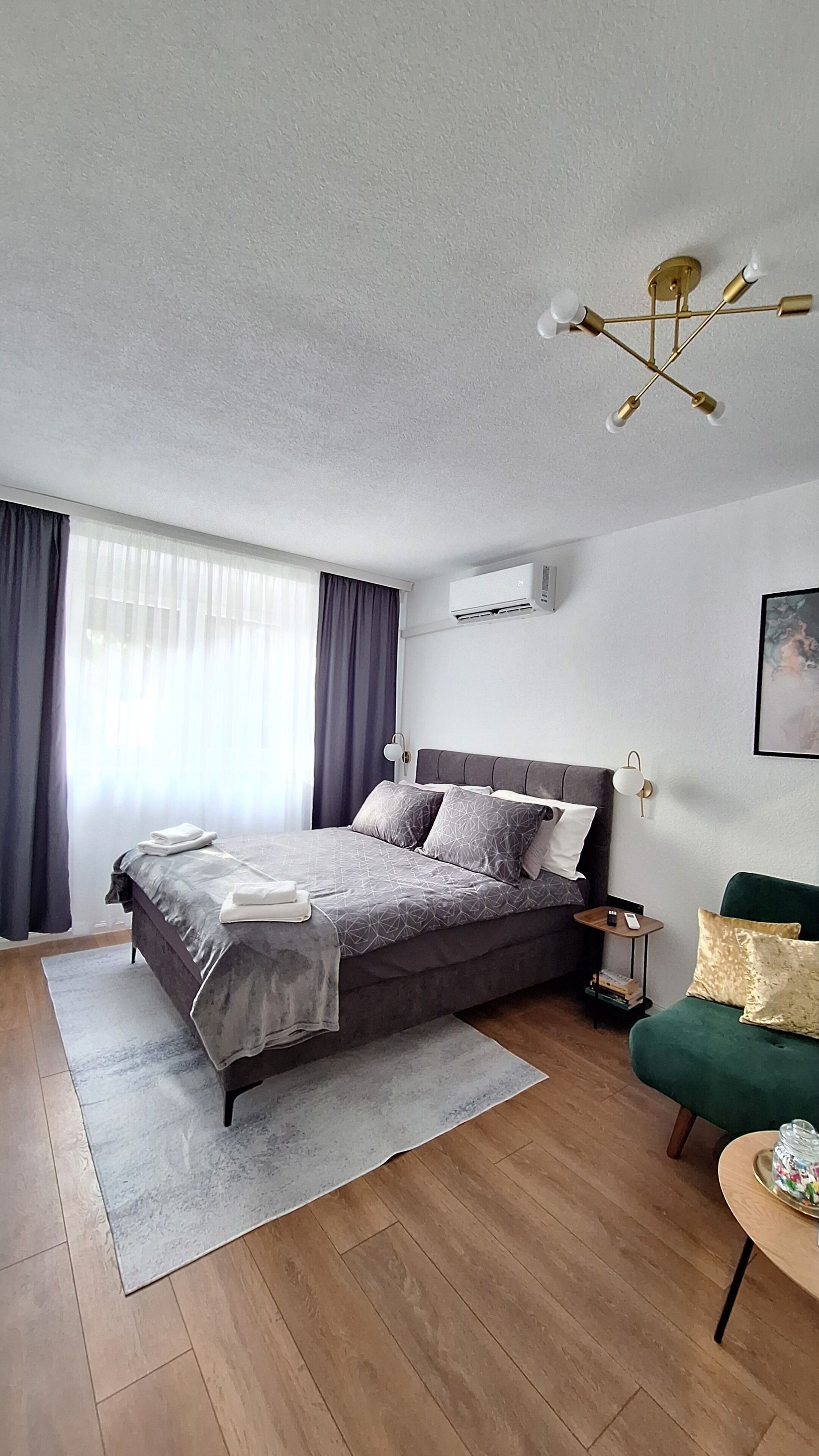 1 dormitorio, tabla de planchar con plancha, cuna de viaje y wifi gratis