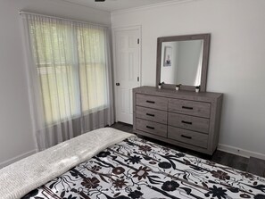 Room - Lake view  3-bedroom condo with AC near UNC in Charlotte. 5 minute walk to Lynx. (Charlotte)