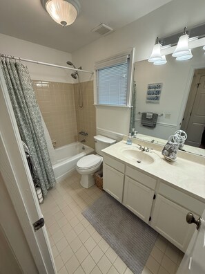 Bathroom - Lake view  3-bedroom condo with AC near UNC in Charlotte. 5 minute walk to Lynx. (Charlotte)