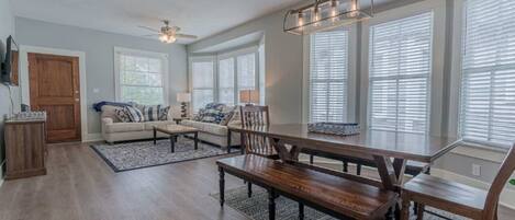 House, Multiple Beds, Patio, Garden View (Uptown Cottage) | Interior