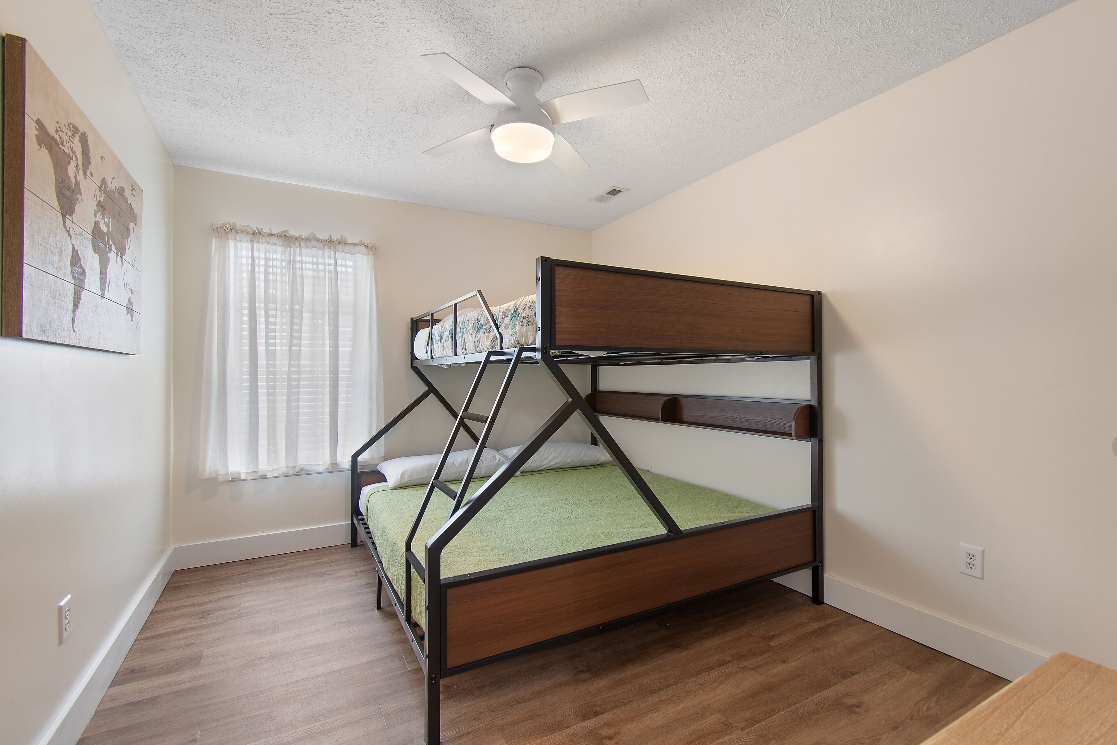 2 Schlafzimmer, Schreibtisch, Bügeleisen/Bügelbrett, kostenloses WLAN