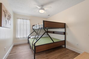 2 bedrooms, desk, iron/ironing board, free WiFi